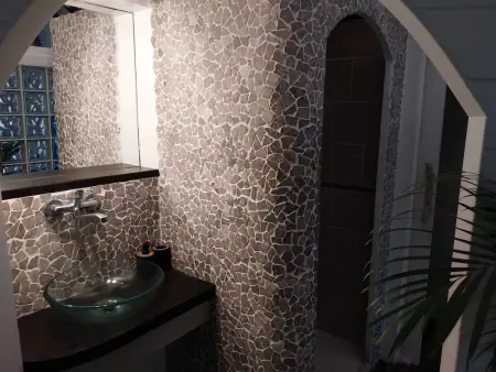 Chalet charmant avec spa à Grand Bourg 25 m², Bungalow 2 personnes à Grand Bourg - Photo 11