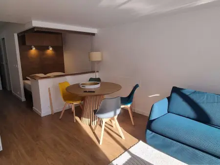 Appartement rénové, ski aux pieds, internet inclus - Photo 1