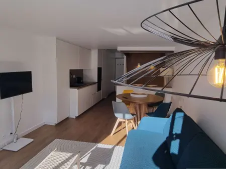 Appartement rénové, ski aux pieds, internet inclus - Photo 2