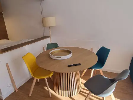 Appartement rénové, ski aux pieds, internet inclus - Photo 4