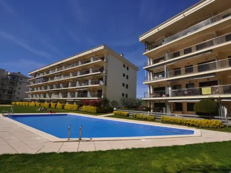 Appartement moderne à 50m de la plage avec piscine, climatisation et wifi - Photo 1