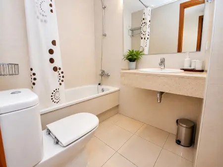Appartement moderne à 50m de la plage avec piscine, climatisation et wifi - Photo 13