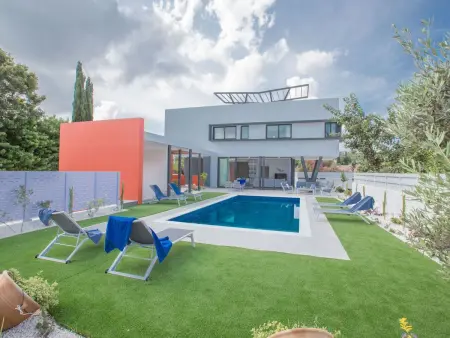 Neue, luxuriöse 3-Schlafzimmer-Villa in Protaras Zentrum - Photo 1