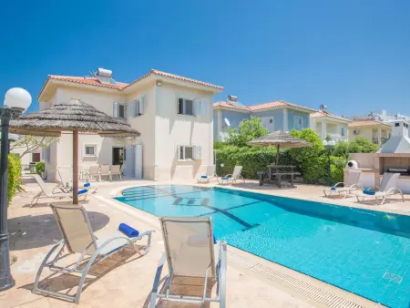 in Protaras mit privatem Parkplatz, Maison 9 personnes à Protaras - Photo 1