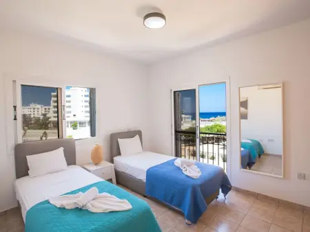 in Protaras mit privatem Parkplatz, Maison 9 personnes à Protaras - Photo 12