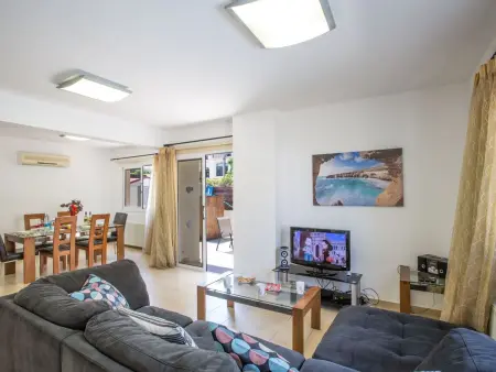 Moderne Ferienvilla PV5 mit großem Garten, Maison 7 personnes à Paralimni - Photo 5