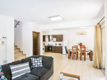 Moderne Ferienvilla PV5 mit großem Garten, Maison 7 personnes à Paralimni - Photo 7
