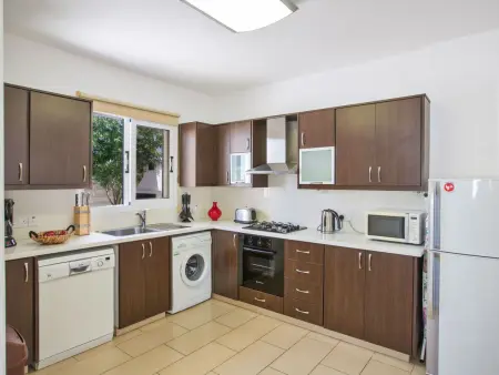 Moderne Ferienvilla PV5 mit großem Garten, Maison 7 personnes à Paralimni - Photo 9