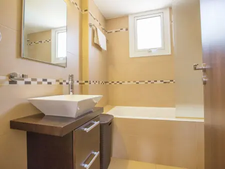 Moderne Ferienvilla PV5 mit großem Garten, Maison 7 personnes à Paralimni - Photo 14