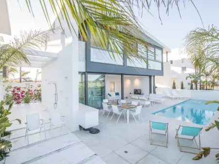Neue, moderne 3-Schlafzimmer-Villa mit privatem Pool - Photo 2