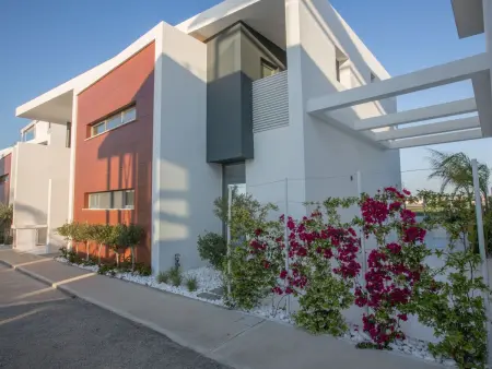 Neue, moderne 3-Schlafzimmer-Villa mit privatem Pool - Photo 20