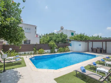 Geräumige Villa mit 3 Schlafzimmern und Pool in Protaras - Photo 1