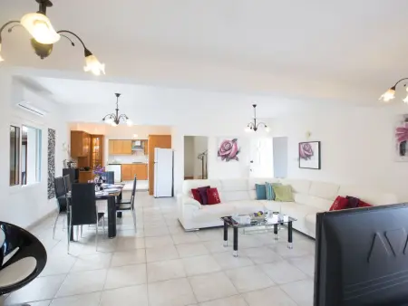 Geräumige Villa mit 3 Schlafzimmern und Pool in Protaras - Photo 8