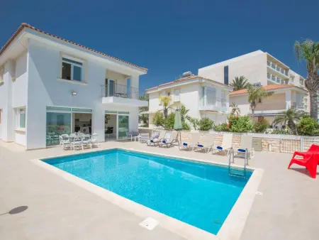 Schöne Villa direkt am Meer, Maison 10 personnes à Paralimni - Photo 1