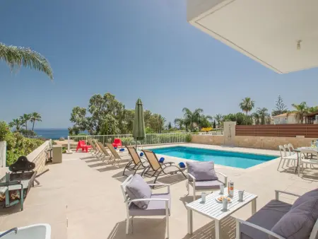 Schöne Villa direkt am Meer, Maison 10 personnes à Paralimni - Photo 2