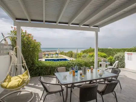 Moderne, geräumige Villa am Strand mit Pool, Maison 6 personnes à Ayia Napa - Photo 2