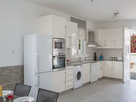 Moderne, geräumige Villa am Strand mit Pool, Maison 6 personnes à Ayia Napa - Photo 14