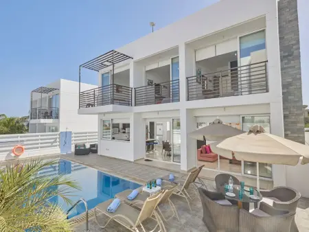 in Paralimni mit geräumigem Garten, Maison 6 personnes à Agios Georgios Pegeias - Photo 1