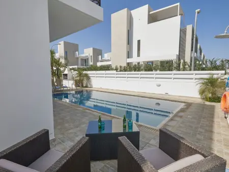 in Paralimni mit geräumigem Garten, Maison 6 personnes à Agios Georgios Pegeias - Photo 3