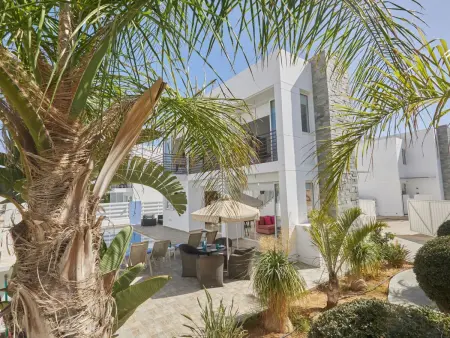 in Paralimni mit geräumigem Garten, Maison 6 personnes à Agios Georgios Pegeias - Photo 4