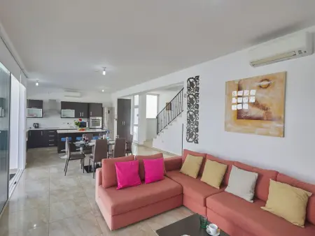 in Paralimni mit geräumigem Garten, Maison 6 personnes à Agios Georgios Pegeias - Photo 5