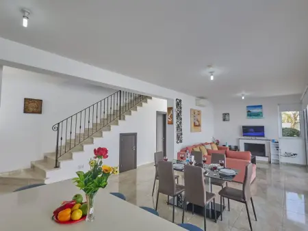 in Paralimni mit geräumigem Garten, Maison 6 personnes à Agios Georgios Pegeias - Photo 6
