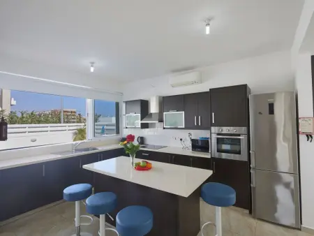 in Paralimni mit geräumigem Garten, Maison 6 personnes à Agios Georgios Pegeias - Photo 9