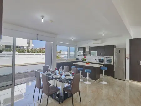 in Paralimni mit geräumigem Garten, Maison 6 personnes à Agios Georgios Pegeias - Photo 11