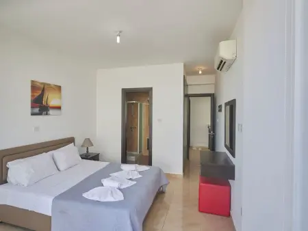 in Paralimni mit geräumigem Garten, Maison 6 personnes à Agios Georgios Pegeias - Photo 13