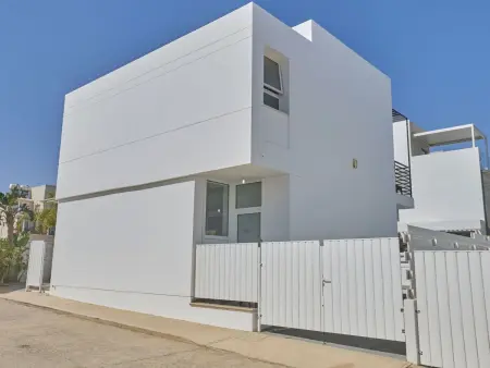 in Paralimni mit geräumigem Garten, Maison 6 personnes à Agios Georgios Pegeias - Photo 22