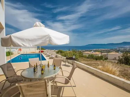 Latchi Ferienvilla EV20, Maison 6 personnes à Agios Georgios Pegeias - Photo 1