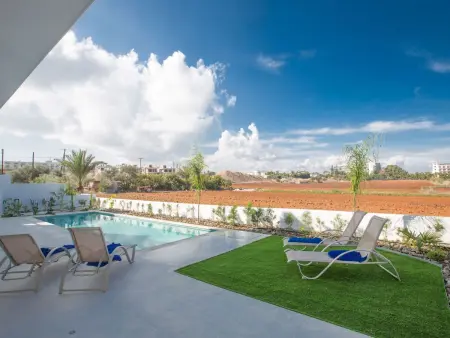 3-Schlafzimmer-Villa mit Pool, Dachgarten, Meerblick - Photo 1