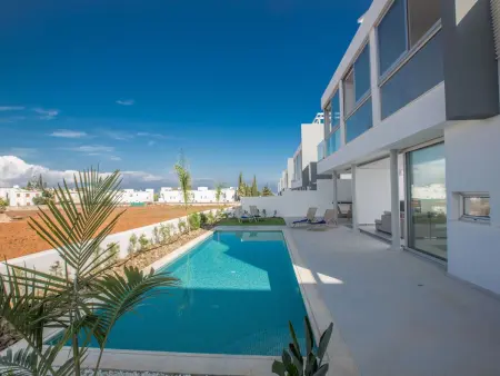 3-Schlafzimmer-Villa mit Pool, Dachgarten, Meerblick - Photo 3