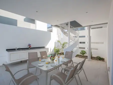 3-Schlafzimmer-Villa mit Pool, Dachgarten, Meerblick - Photo 4