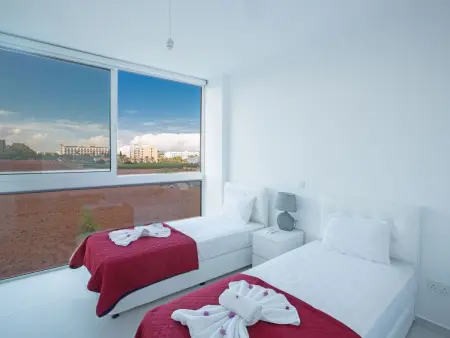 3-Schlafzimmer-Villa mit Pool, Dachgarten, Meerblick - Photo 15