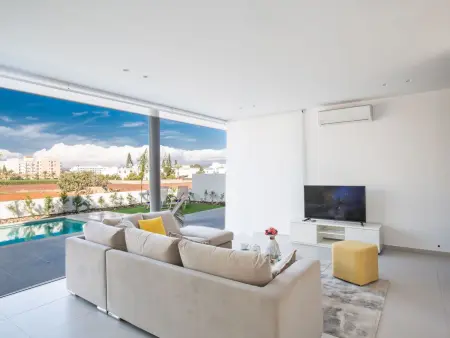3-Schlafzimmer-Villa mit Pool, Dachgarten, Meerblick - Photo 26