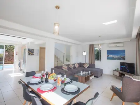 3-Bett-Villa mit privatem Pool in einer bewachten Anlage - Photo 5