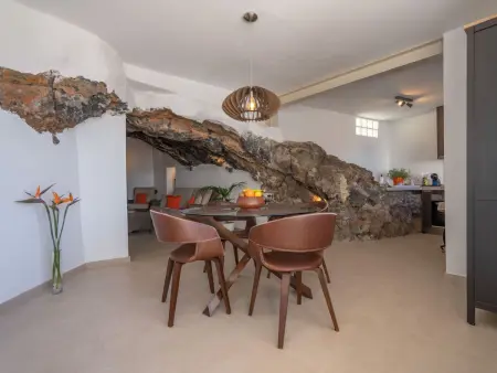 Spektakuläre Höhle mit zwei großen Terrassen am Meer - Photo 2