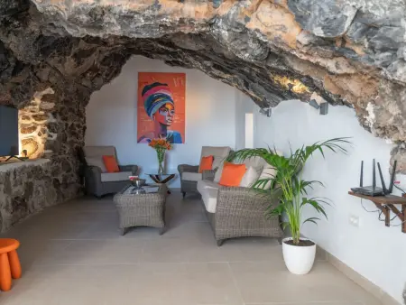 Spektakuläre Höhle mit zwei großen Terrassen am Meer - Photo 29