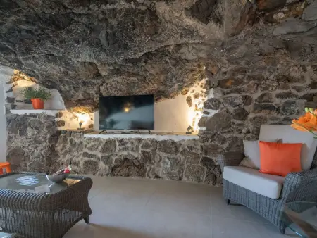 Spektakuläre Höhle mit zwei großen Terrassen am Meer - Photo 33