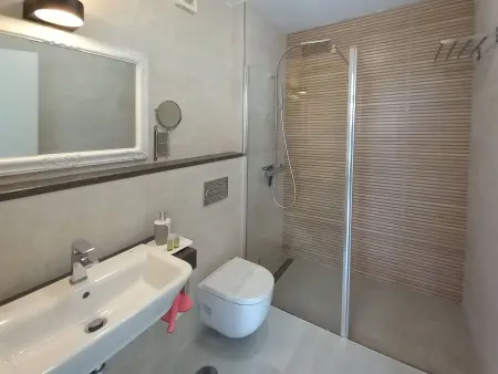 Geräumige Villa, beheizter Pool und atemberaubende Aussicht - Photo 24