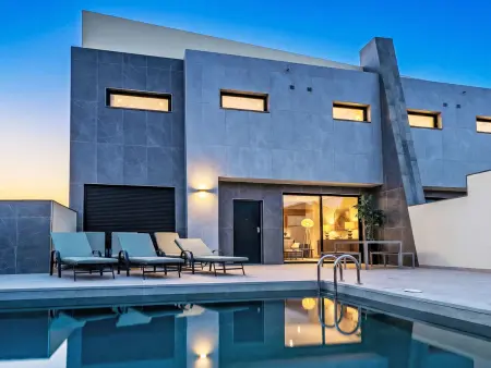 Luxuriöse Villa mit privatem Pool und Bergblick - Photo 32