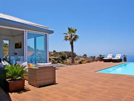 Moderne Architekten-Villa mit Infinity-Pool und Meerblick - Photo 3
