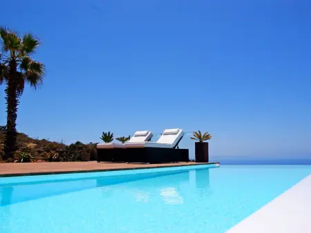 Moderne Architekten-Villa mit Infinity-Pool und Meerblick - Photo 4