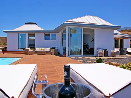 Moderne Architekten-Villa mit Infinity-Pool und Meerblick - Photo 6