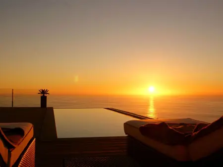 Moderne Architekten-Villa mit Infinity-Pool und Meerblick - Photo 8