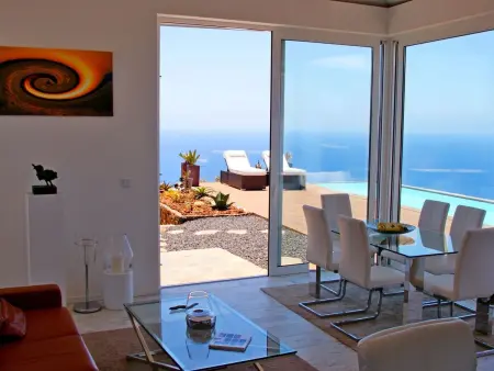 Moderne Architekten-Villa mit Infinity-Pool und Meerblick - Photo 9