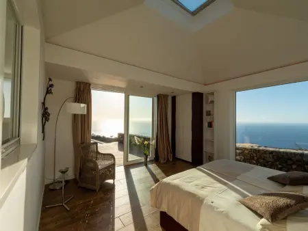 Moderne Architekten-Villa mit Infinity-Pool und Meerblick - Photo 13