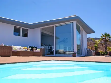 Moderne Architekten-Villa mit Infinity-Pool und Meerblick - Photo 15