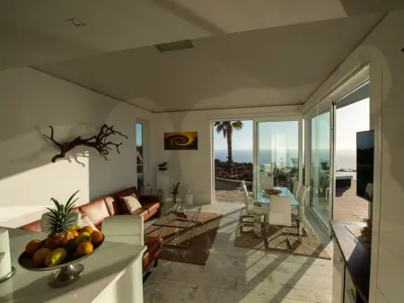 Moderne Architekten-Villa mit Infinity-Pool und Meerblick - Photo 17